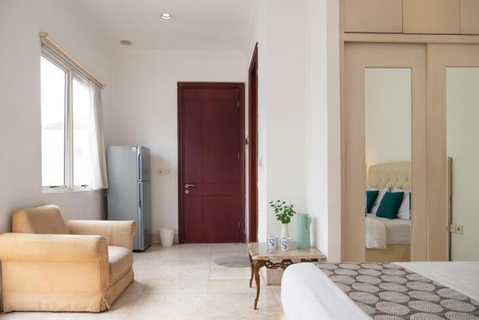 Twospaces Living At The Unit Residence Джакарта Экстерьер фото